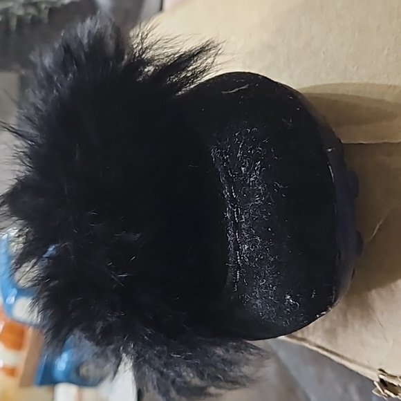 Black ugg slides with pom poms brand new never worn woman size 7 shoe - Picture 6 of 10